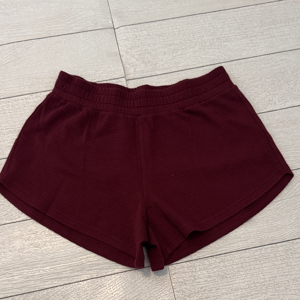 Lands’ End Waffle Knit Lounge Shorts
Size Small | Burgundy